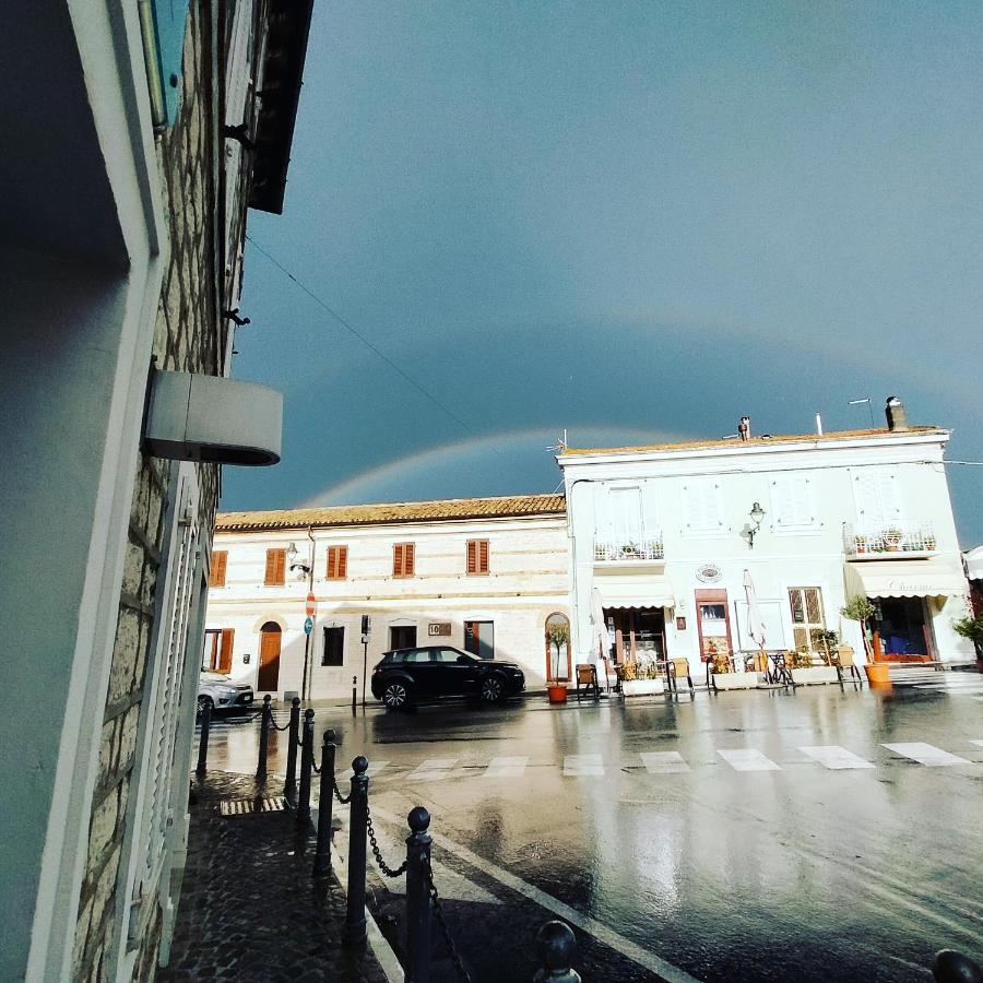 Affittacamere Le Tre Sorelle Sirolo Bagian luar foto