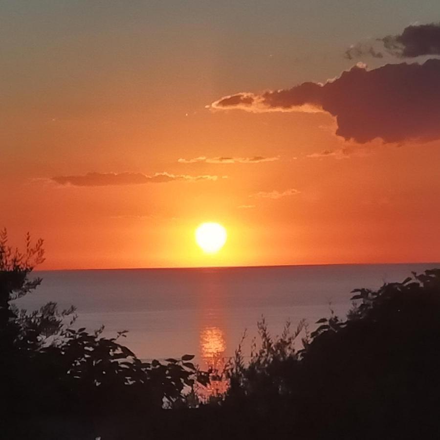 Affittacamere Le Tre Sorelle Sirolo Bagian luar foto