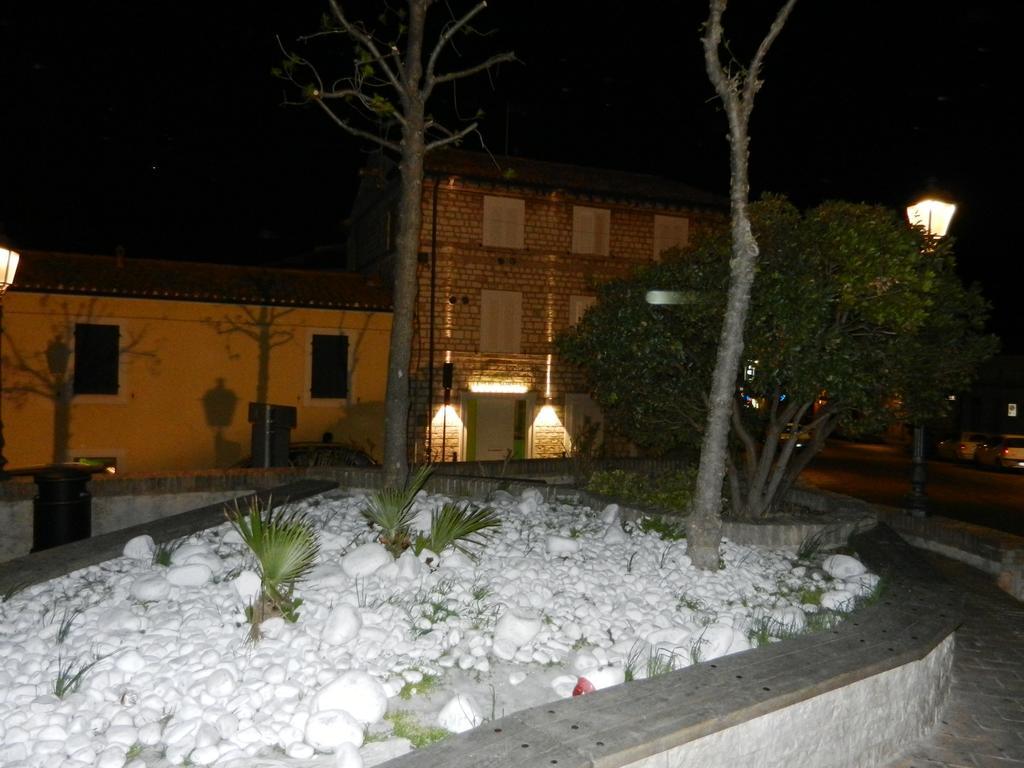Affittacamere Le Tre Sorelle Sirolo Bagian luar foto